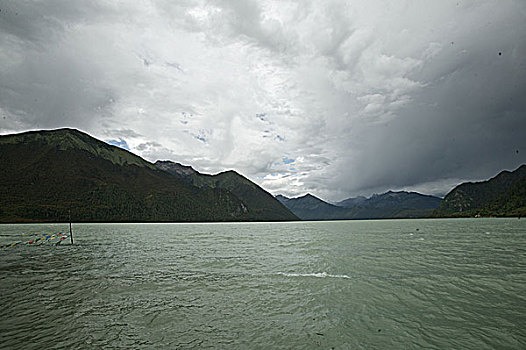 西藏林芝巴松措湖