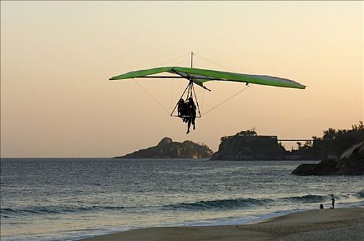 降落,悬挂式滑翔机,晚上,亮光,伊帕内玛海滩,里约热内卢,巴西