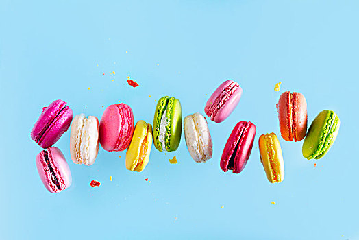 蛋白杏仁饼干,饼干,粉色,种类,彩色,落下,蓝色背景,背景