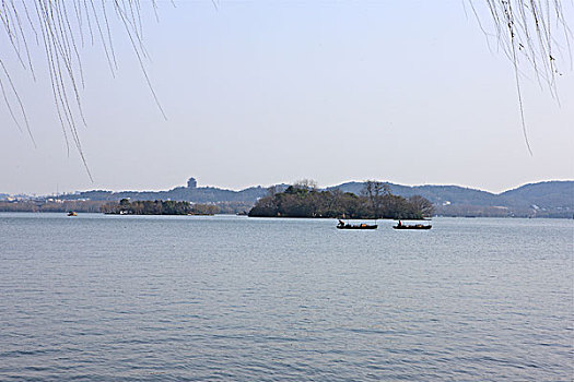 湖中三岛