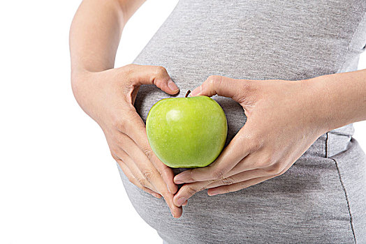 手拿苹果的孕妇