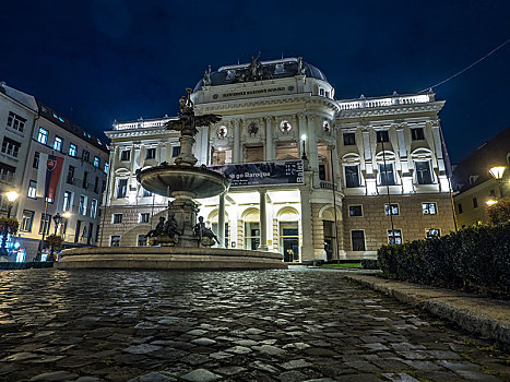 斯洛伐克,国家剧院,夜晚,老建筑,喷泉,正面,布拉迪斯拉瓦,欧洲