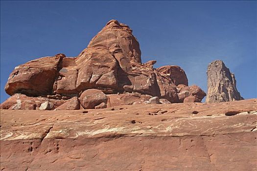 仰视,岩石构造,峡谷地国家公园,犹他,美国