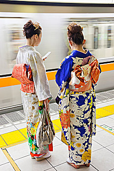 日本,东京,女孩,和服,地铁站台