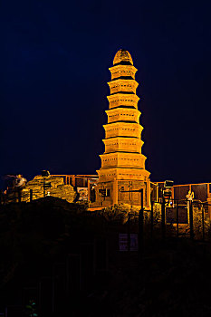 红山宝塔夜景