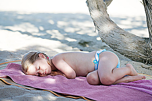 小女孩,睡觉,海滩