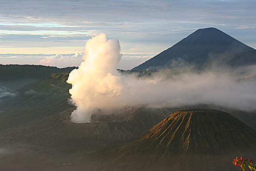 印度尼西亚,婆罗摩火山