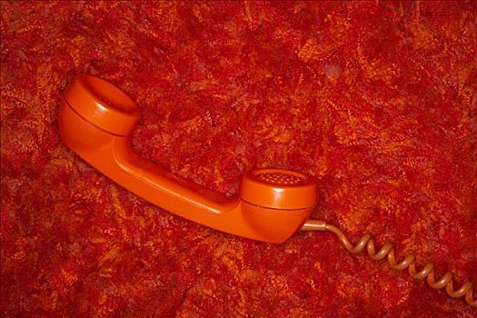 电话听筒,橙色,粗毛地毯