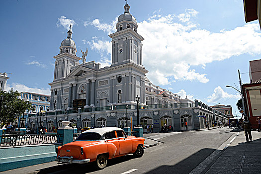 古巴,古巴圣地亚哥,橙色,旧式,雪佛兰,大教堂,约会,背影,世纪