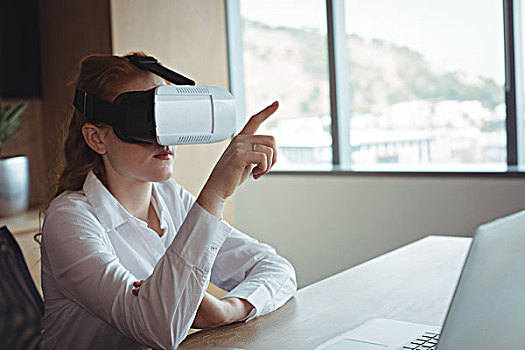 职业女性,虚拟现实,科技,办公室,书桌