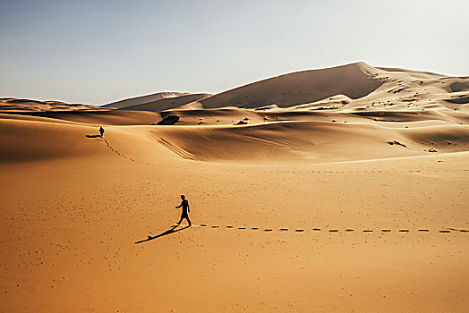 男人,走,晴朗,沙,沙漠,撒哈拉沙漠,摩洛哥