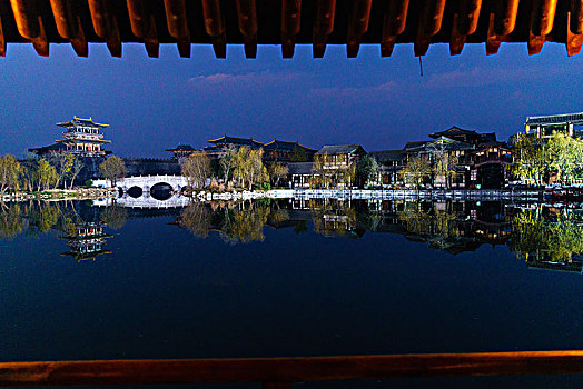 湖北襄阳影视城夜景