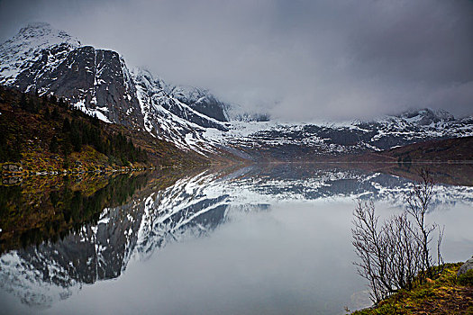 反射,雪,崎岖,山,水中,罗弗敦群岛,挪威