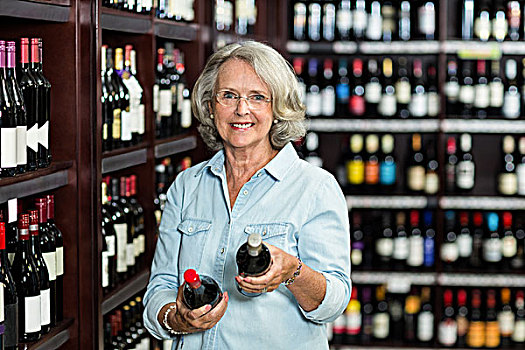 微笑,老年,女人,选择,葡萄酒,超市