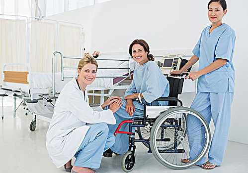 医生,女病人,轮椅,医院