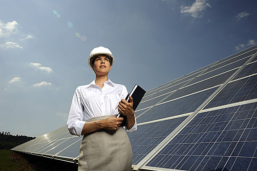 职业女性,正面,太阳能电池板