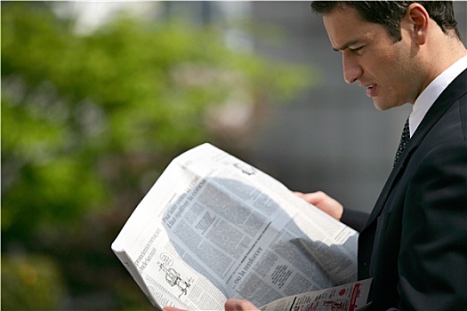 服饰,男人,读报纸