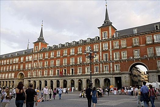 游客,正面,建筑,马约尔广场,马德里,西班牙