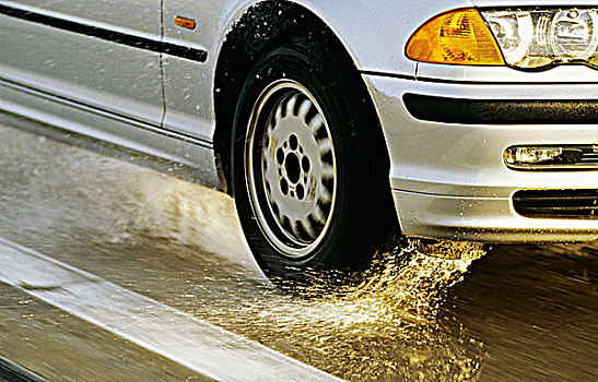 汽车,路湿