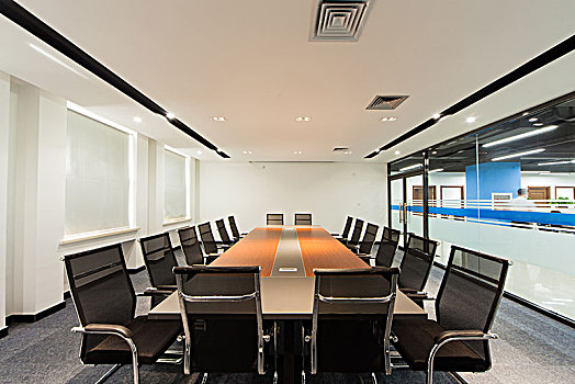 整洁明亮中型小型会议室