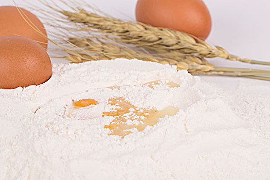 烘培食物的材料,鸡蛋和面粉