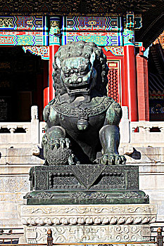 北京故宫泰和殿前的铜狮
