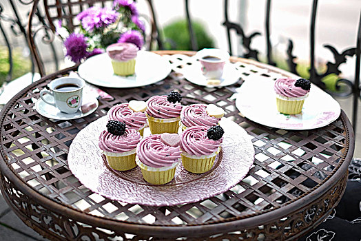 黑莓,杯形蛋糕,露台,桌子