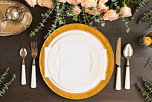 餐具,桌上,盘子,花,木桌子