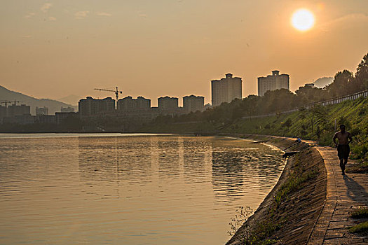 晨光,河流,岸边,围栏,江景,日出,太阳,金黄