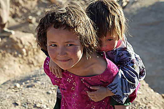 种族,女孩,年幼,兄弟姐妹,背影,乡村,近郊,城市,中心,省,阿富汗,七月,2007年