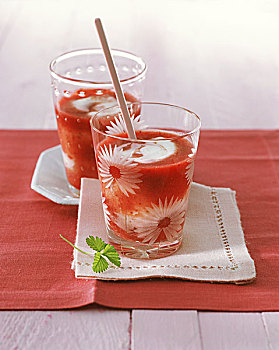 两个,玻璃杯,草莓,瓜,冰沙