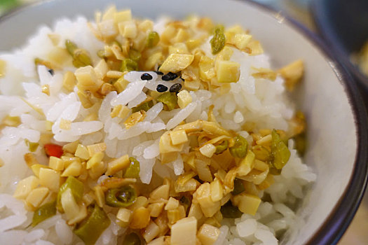 芽菜米饭