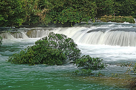 荔波急流河水