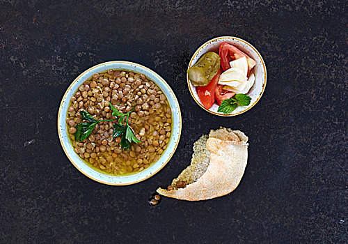 小扁豆汤,面包,黎巴嫩