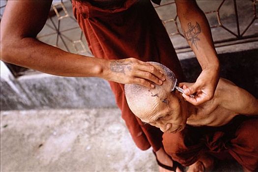缅甸,仰光,一个,僧侣,帮助,剃,头部