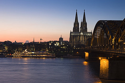 船,莱茵河,装饰,圣诞节,科隆大教堂,霍恩佐伦大桥,黄昏,科隆,北莱茵威斯特伐利亚,德国