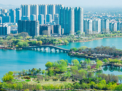 江苏东海,一湖春水,一幅美景