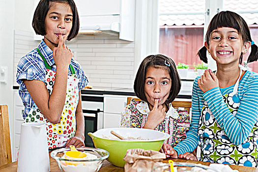 肖像,三个女孩,烘制,厨房