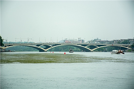 枯水期的桂林解放桥