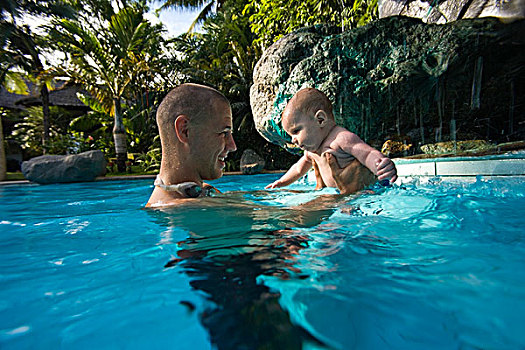 父亲,抱孩子,游泳池,东方,岛屿,菲律宾