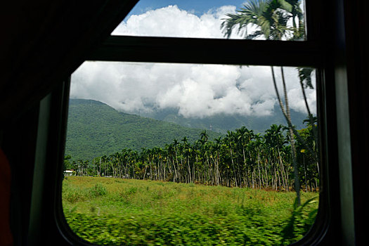 火车窗外风景