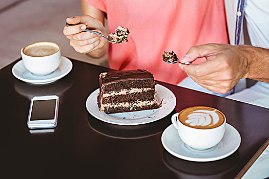 可爱,情侣,约会,分享,巧克力块,蛋糕,咖啡