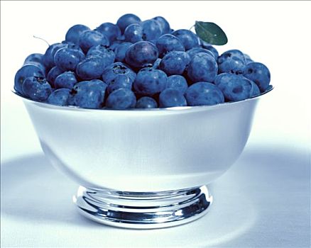 银,碗,蓝莓