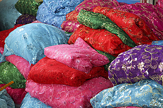 五颜六色的绸缎,新疆喀什塔什库尔干县