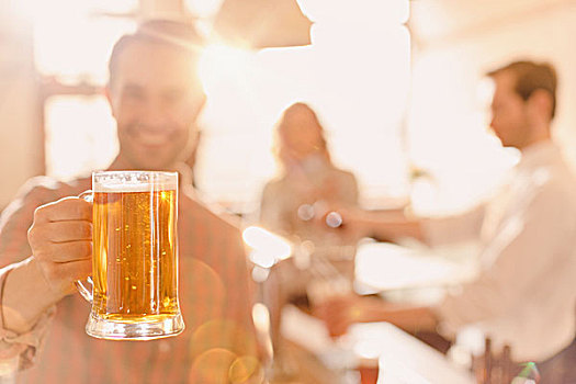 头像,微笑,男人,拿着,啤酒大杯,明亮,照亮,酒吧