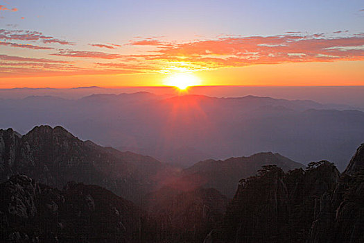 山峦,山顶,远景