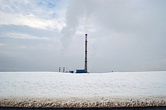 烟,室外,三个,工厂,烟囱,围绕,雪,多云,天空,萨格勒布,克罗地亚,冬天,2007年