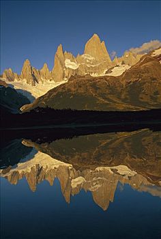 菲茨罗伊,山丘,反射,湖,黎明,靠近,露营,洛斯格拉希亚雷斯国家公园,巴塔哥尼亚,阿根廷
