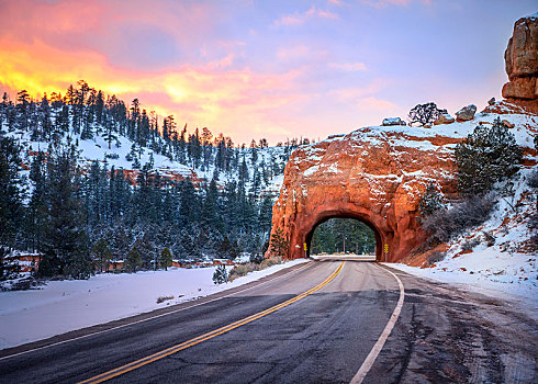 道路,隧道,红岩,拱形,雪中,日落,公路,砂岩,石头,红色,峡谷,犹他,美国,北美