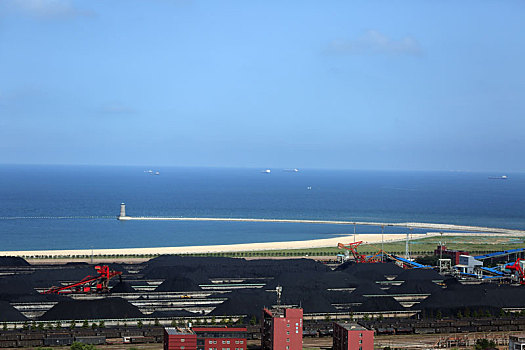 碧波万顷的日照海龙湾风光迷人,生态环境越来越好折射中国经济转型加速